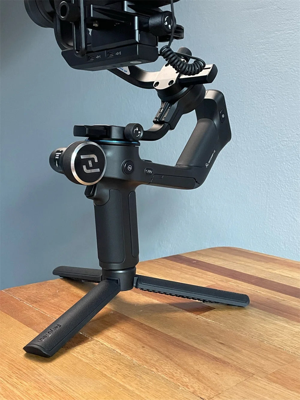 Gimbal Feiyutech Scorp-C 3 Ejes para DSLR y Mirrorless – Estabilizador de Cámara Anti-Vibración