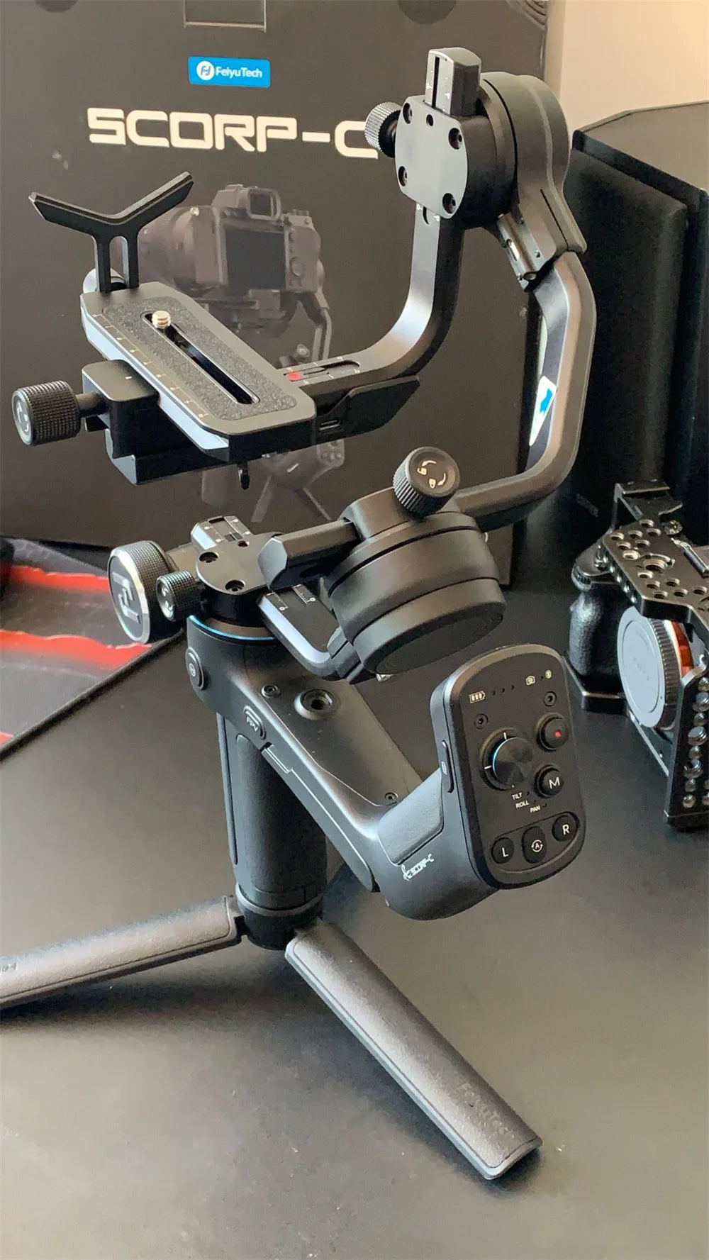 Gimbal Feiyutech Scorp-C 3 Ejes para DSLR y Mirrorless – Estabilizador de Cámara Anti-Vibración